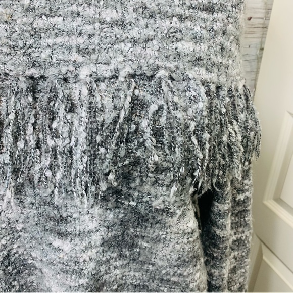 Ruby RD Gray White Knit Sweater Fuzzy Loops Fringed Cowl Neck Long Sleeves Sz M - Picture 5 of 11
